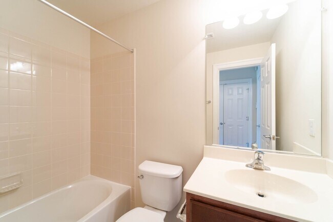 Building Photo - Gorgeous 3 Level Townhome