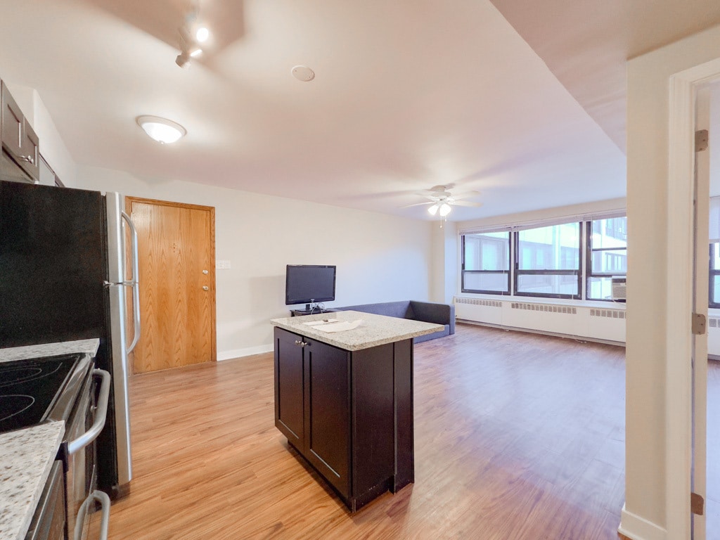 Building Photo - 4180 N Marine Dr