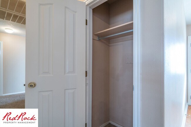 Building Photo - Pet Friendly - 4 Bed 2 Bath for rent in St. George