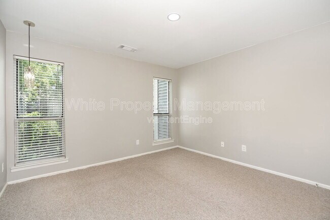 Building Photo - 2516 Cranbrook Ln