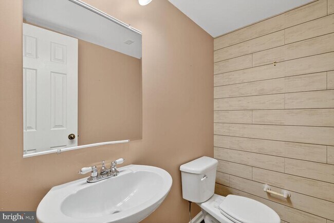 Building Photo - 5320 Larochelle Ct