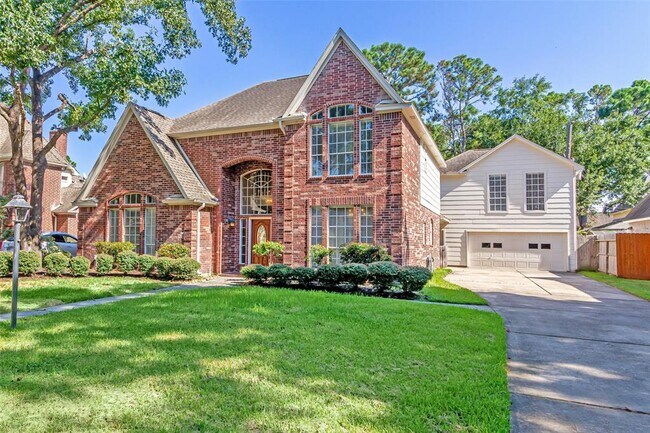 Building Photo - 8311 Mentmore Dr