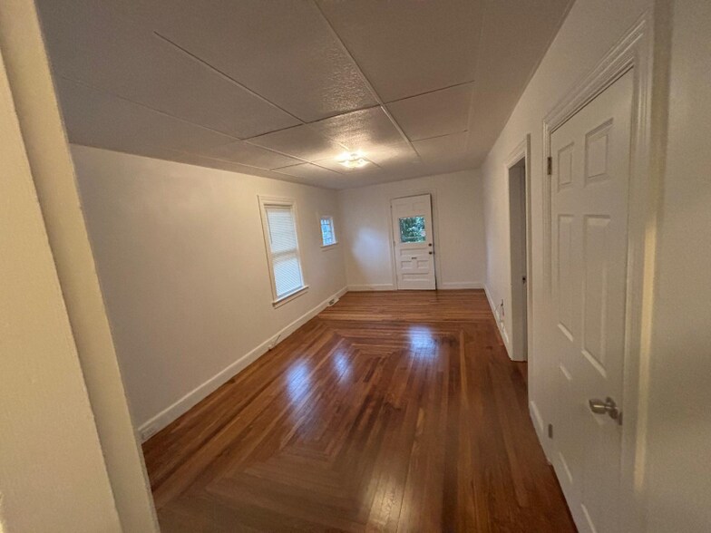 Building Photo - 697 Willett Ave