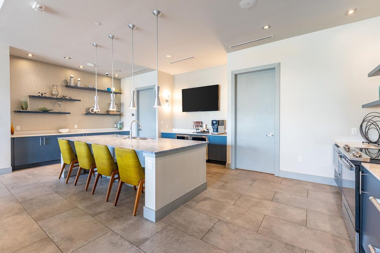 Building Photo - 257 S Seneca Blvd