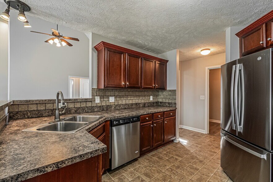 Building Photo - 5054 Betsy Ann Ave