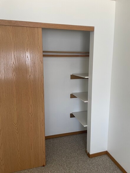 Building Photo - 664 Terrace Park Blvd