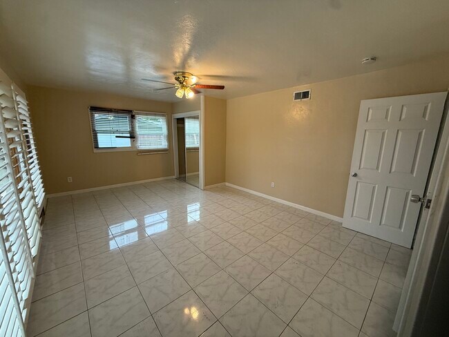 Building Photo - 4951 Campanile Dr