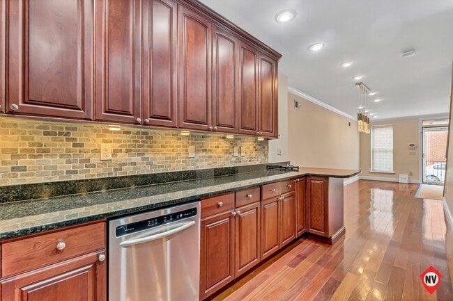 Building Photo - 3 Bedroom, 2.5 Bathroom Townhouse in Canton