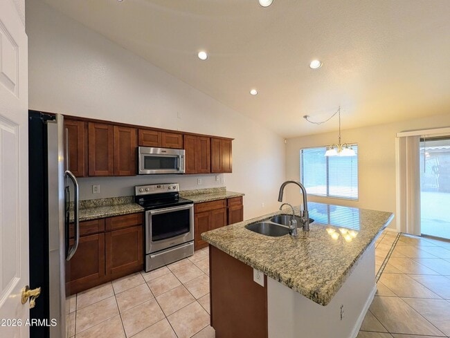 Building Photo - 15748 W Paradise Ln