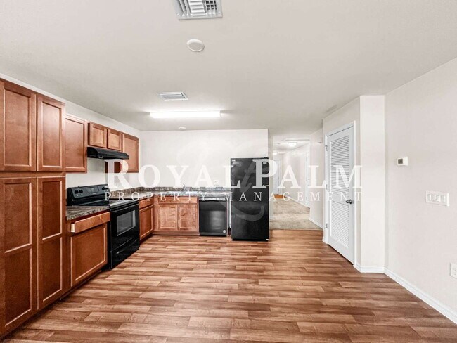 Building Photo - 4BR/2BA Duplex Living in Vistanna Villas + Washer & Dryer! — Space, Style, and Laundry Convenienc...