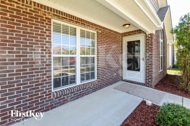 Building Photo - 2218 Village Ln