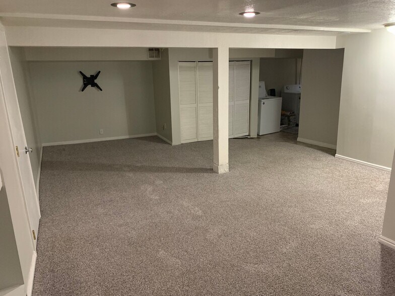 Building Photo - 1520 E 3900 S