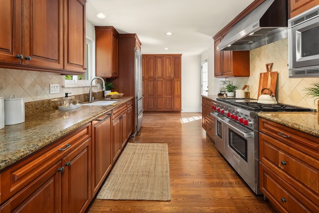 Building Photo - Elegant 4 Bedroom 2.5 Bath Tuscan Style Home in Magnolia West Hill