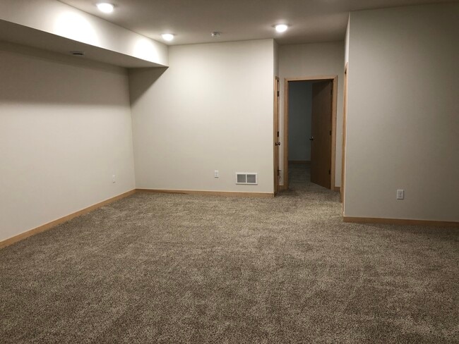 Building Photo - 1902 Tyrol Ter