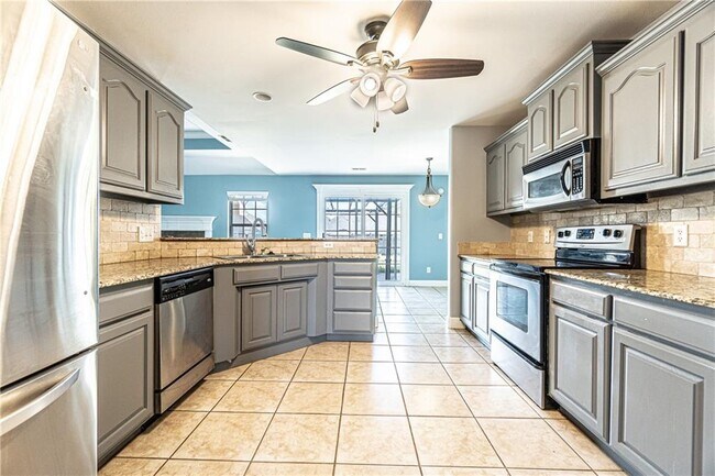 Building Photo - 4105 SW Slate Ln