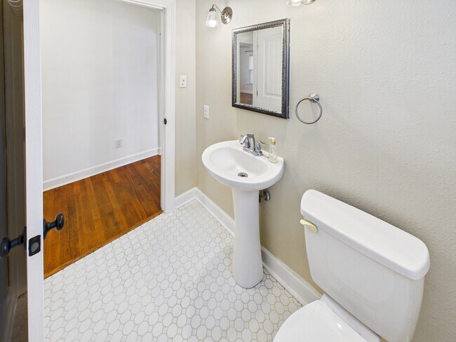 Building Photo - 1206 E 30th St