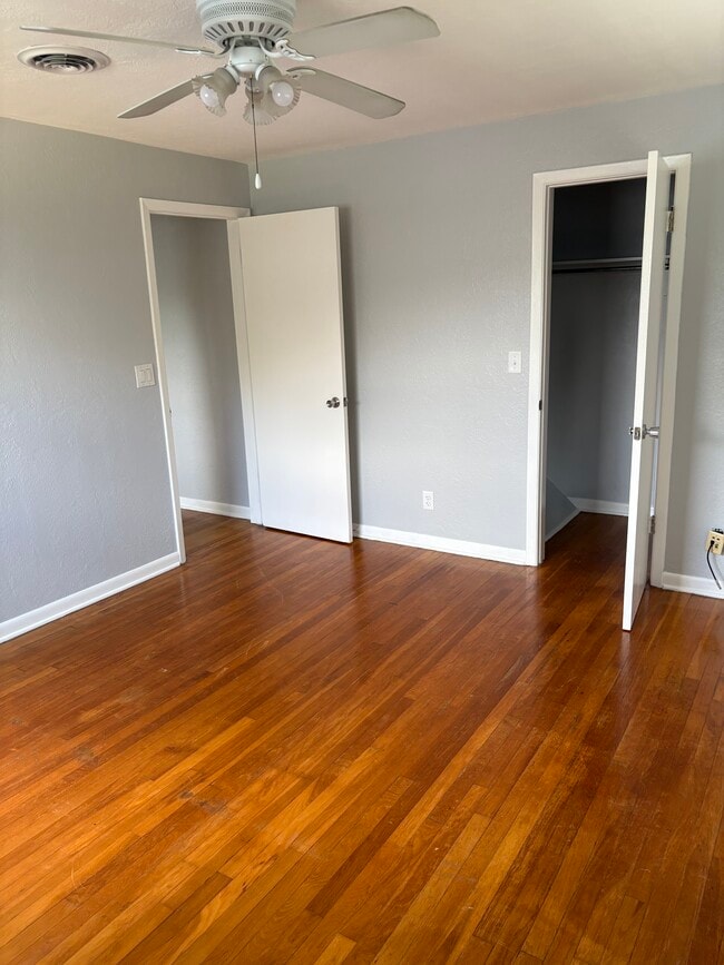 Building Photo - 1720 Country Ln