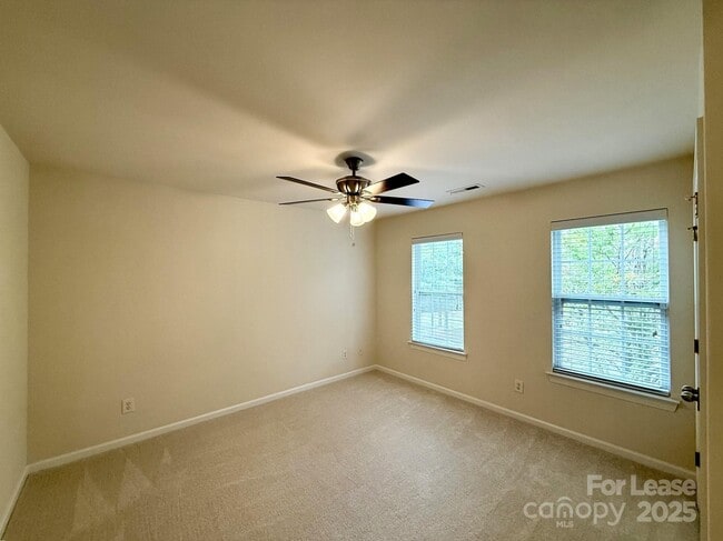 Building Photo - 1304 Ridgehaven Rd