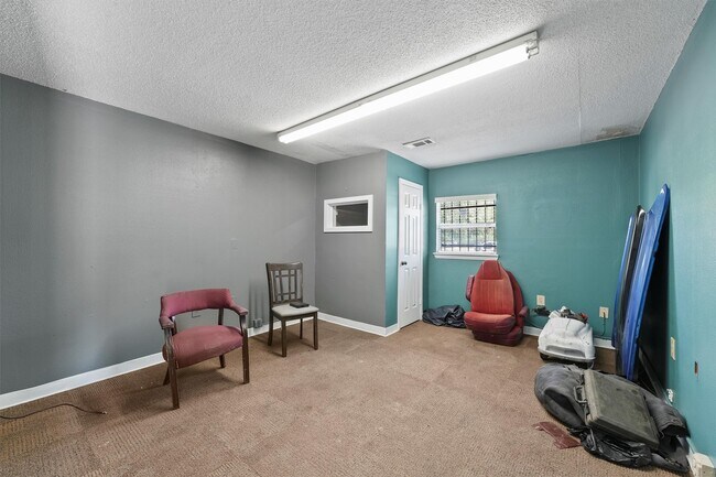 Building Photo - 5621 Haywood St