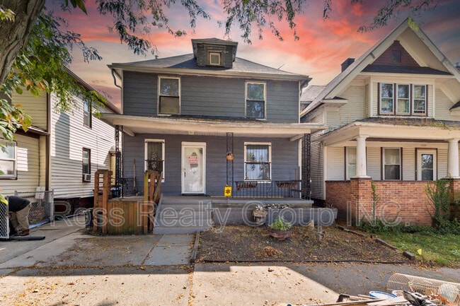 Primary Photo - 1149 Fernwood Ave