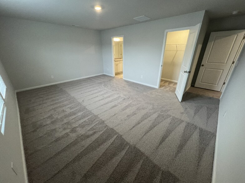 Building Photo - 5303 Spicewood Lk Dr