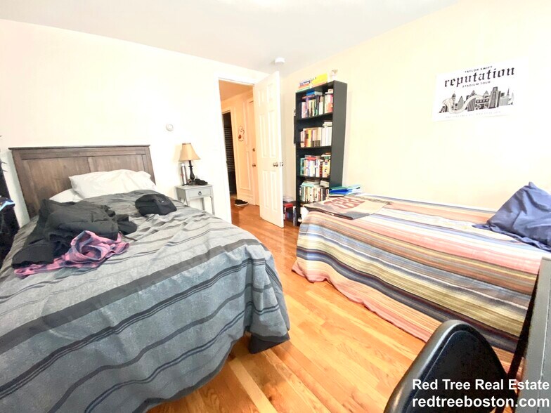 Building Photo - 238 Everett St