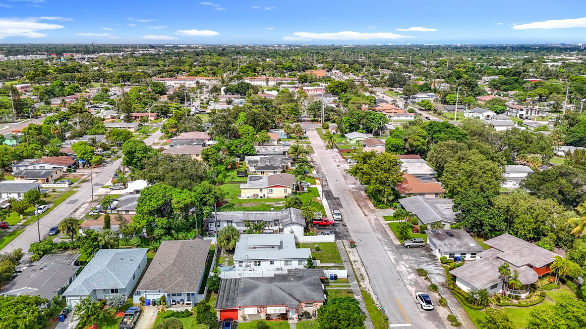 Building Photo - 401 NW 16th Ave