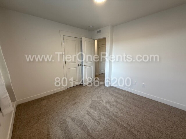 Building Photo - This property offers a NO DEPOSIT option available