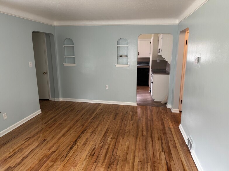 Building Photo - 2810 Fortune Ave
