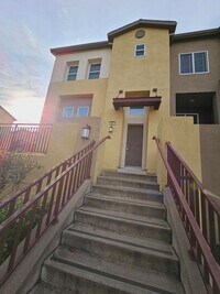 Building Photo - Modern Spacious Townhome in San Pablo