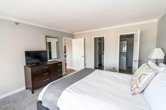 Building Photo - 127 Greyrock Pl