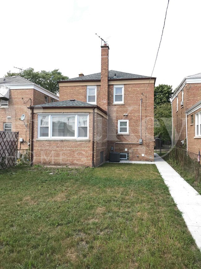 Building Photo - 2607 W 81st St