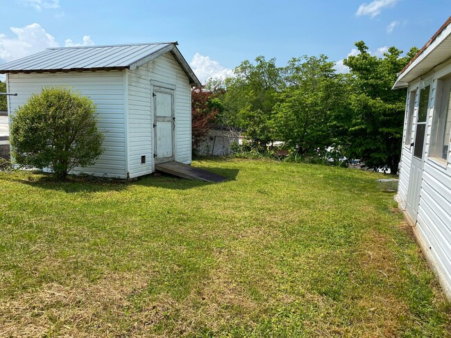 Building Photo - 3 Bedroom Historic Gainesville Home