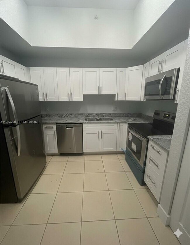 Building Photo - 2801 Riverside Dr