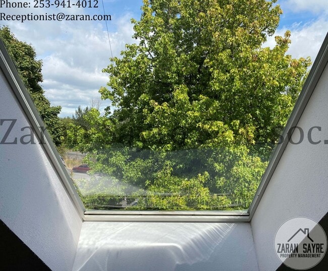 Building Photo - 428 - Spectacular Townhouse with Ultimate Privacy