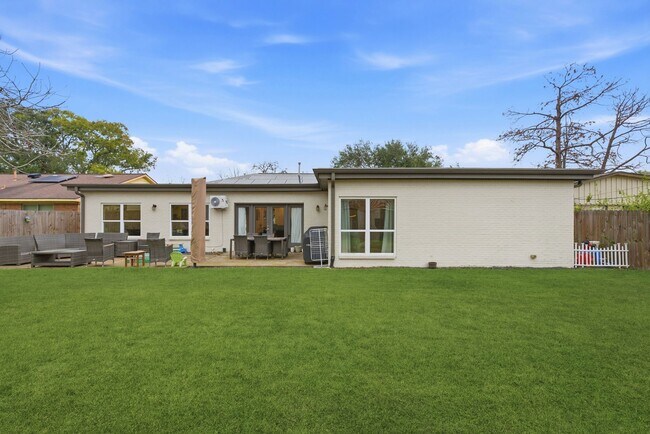 Building Photo - 5807 Ettrick Dr