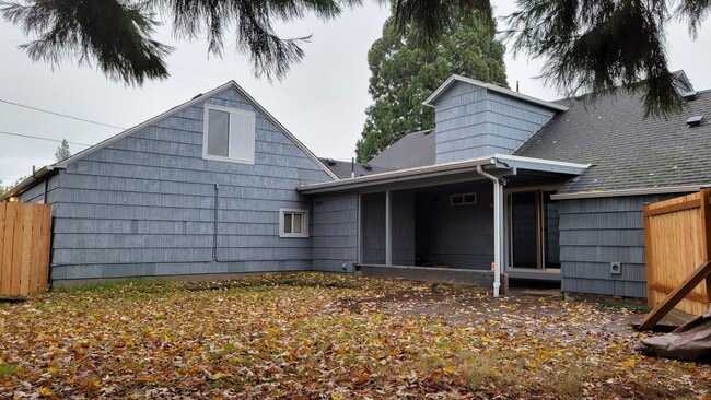 Building Photo - Beautiful 3 bed 2 bath in Springfield with...