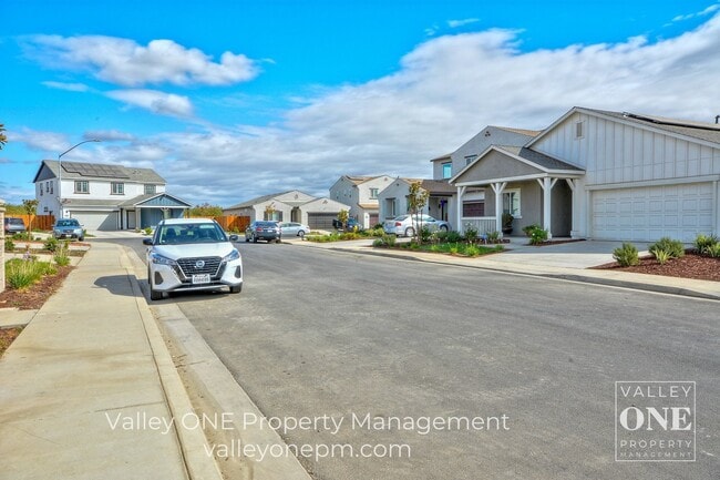 Building Photo - 933 Tipton Ln