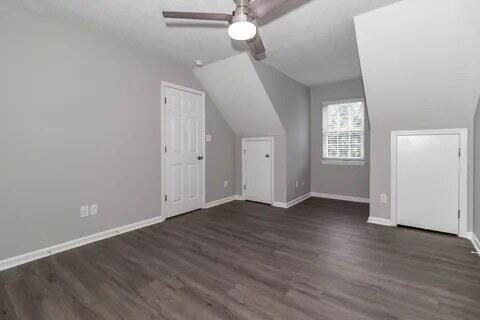 Building Photo - 305 Hazelnut Dr