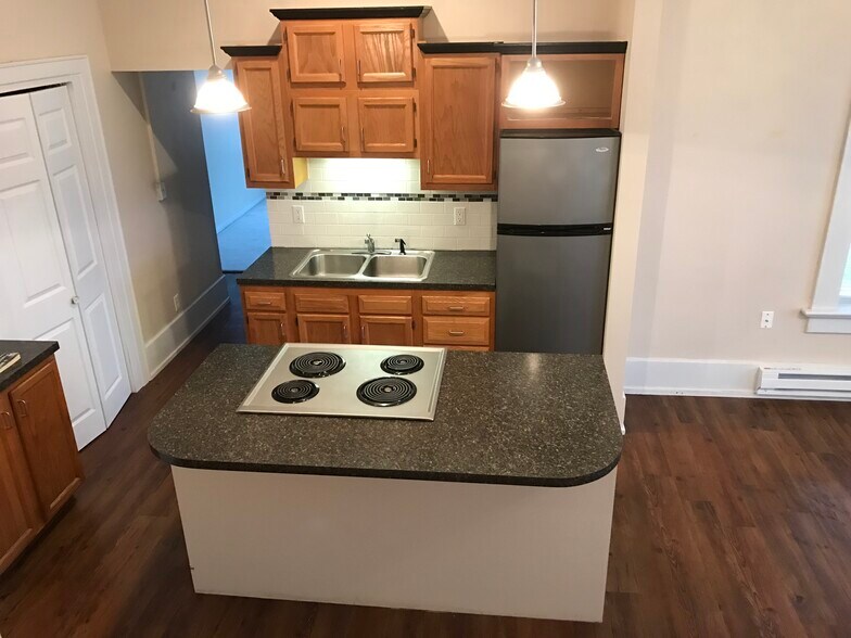 Building Photo - 801 S Main St