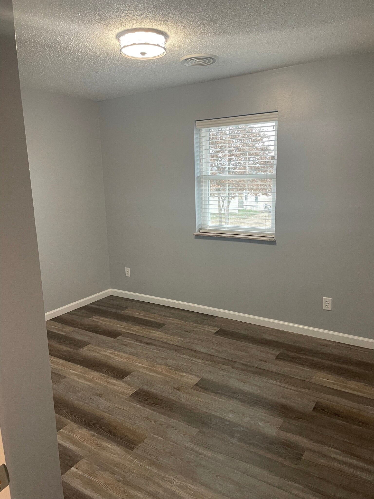 Building Photo - 1812 Briarwood Dr