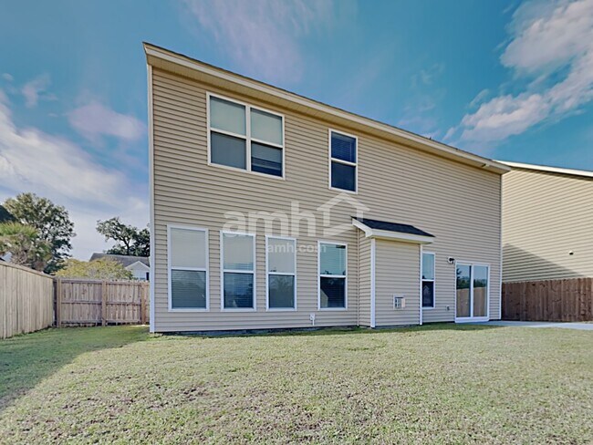Building Photo - 136 Marinella Dr