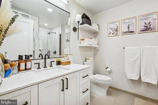 Building Photo - 1211 Van St SE