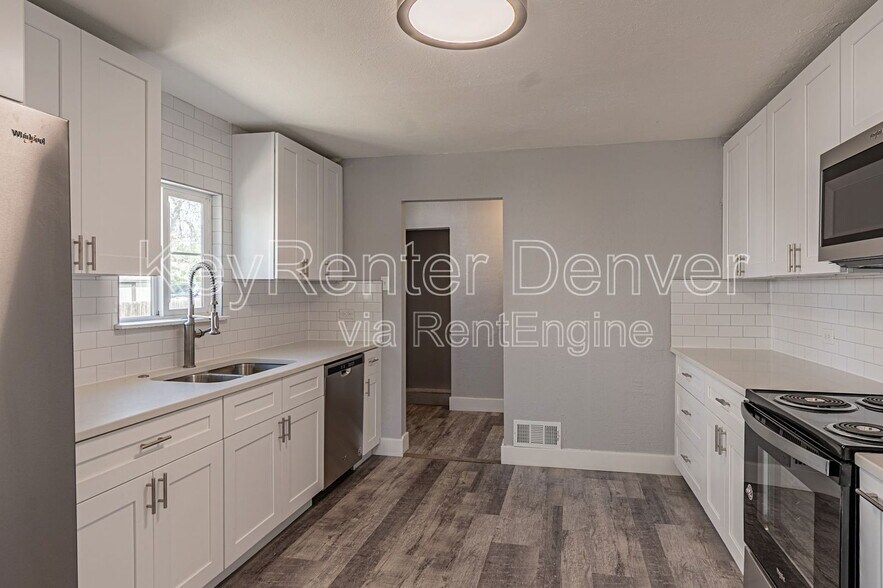 Building Photo - 3570 W Custer Pl