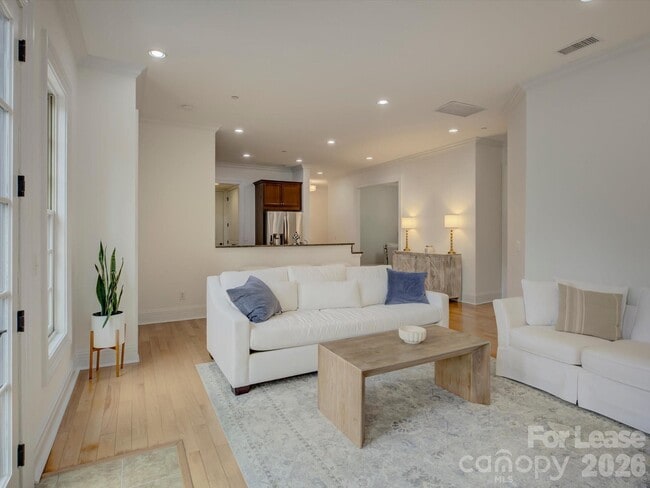 Building Photo - 3278 Park Rd