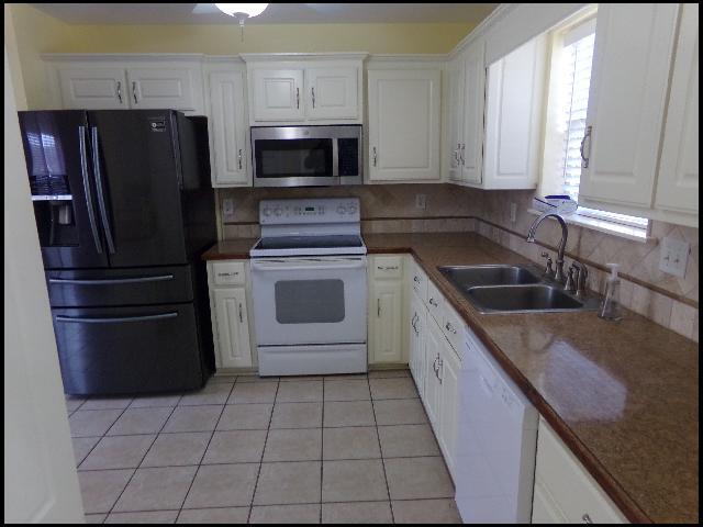 Building Photo - 12 Lauren Cove