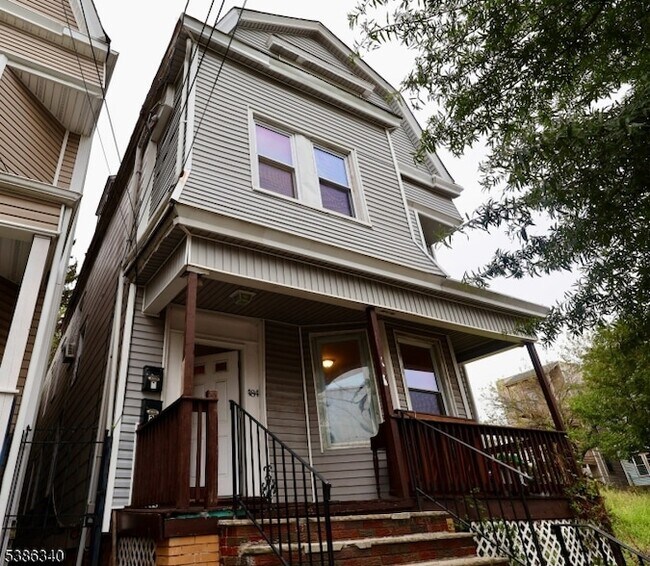 Building Photo - 484 S 16th St