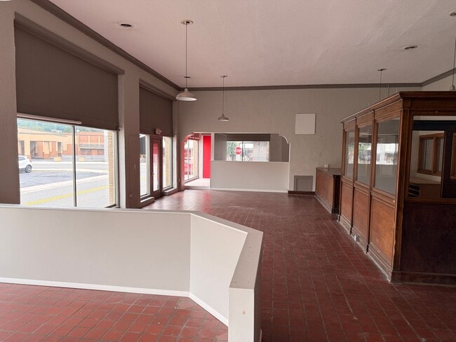 Building Photo - 105 Pendleton St