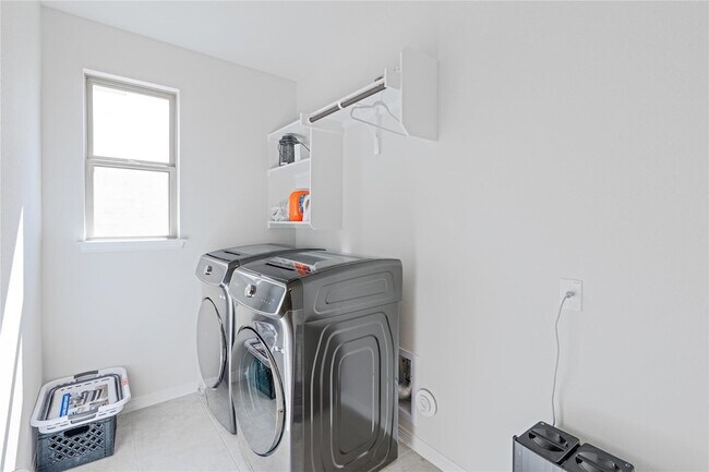 Building Photo - 213 Mira Mesa Dr