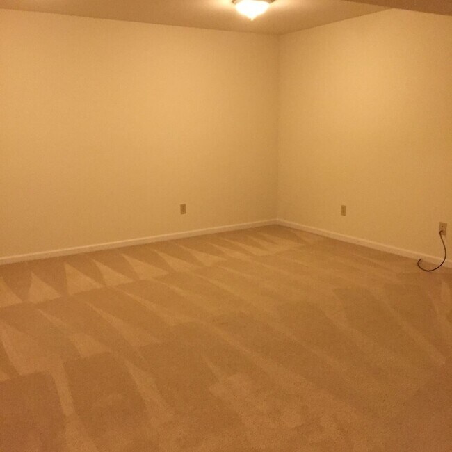 Building Photo - 2320 Willows Ct